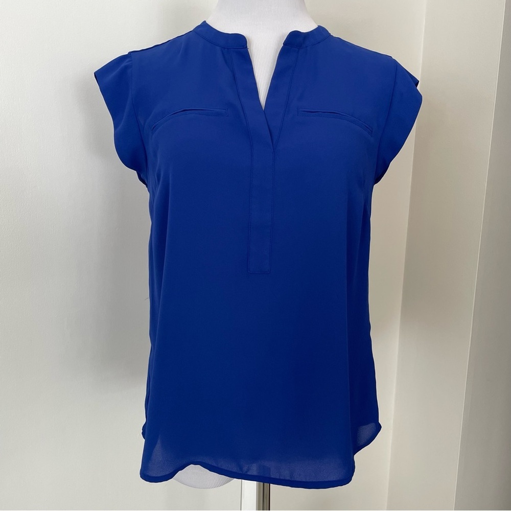 The Limited Women’s Split Neckline Short Sleeved Blue Blouse Size Medium